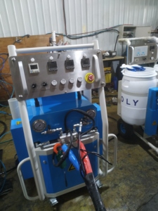 Machine d'isolation en mousse de polyuréthane et polyurée pour le pulvérisation sur les murs, toitures et tuyaux des entrepôts frigorifiques - Product Image 5