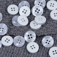 Kancing Plastik Poliester 4 Lubang Gaya Fashion Mutiara Putih untuk Kemeja Kerah Lebar Kancing Resin Datar