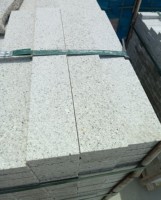 Pierre de bordure/bordure de trottoir en granit blanc moderne à prix abordable, surface martelée, garantie 1 an, écologique, pour villa