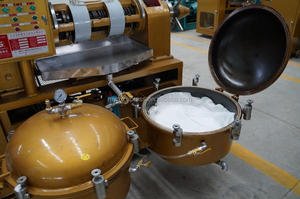 Máquina <span class=keywords><strong>de</strong></span> Extracción <span class=keywords><strong>de</strong></span> Aceite YZLXQ120 <span class=keywords><strong>de</strong></span> Nuevo Diseño para <span class=keywords><strong>Aceites</strong></span> <span class=keywords><strong>de</strong></span> Sésamo, Coco, Cacahuete y Almendra, con Control Automático <span class=keywords><strong>de</strong></span> Temperatura y Prensa <span class=keywords><strong>de</strong></span> Tornillo - Product Image 4