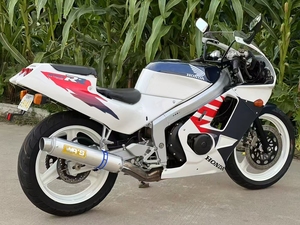1 Honda <span class=keywords><strong>CBR</strong></span> 250RR MC19 Phase, quatre cylindres en ligne, refroidi par eau, 250 cm³, moto de route refroidie par liquide, avec habillage similaire aux voitures neuves - Product Image 6