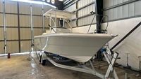 Bateau de pêche professionnel en FRP de 7,2 m avec console centrale