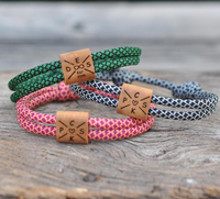 Vente en gros personnalisé personnalisé nom/symbole cadeau survie tactique bambou en bois et paracorde Bracelet avec logo personnalisé