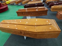 Cercueil en bois européen pour les défunts, en bois de Paulownia massif avec panneau sculpté intégré représentant un Jésus serein, cercueil funéraire catholique