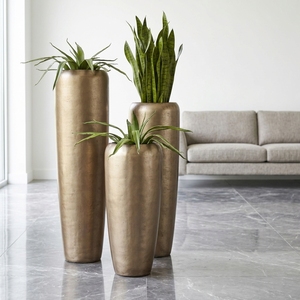 Ensemble de jardinières en fibre de verre sur mesure, pots à fleurs hauts en bronze antique métallisé, jardinières décoratives de luxe pour la décoration des halls d'hôtel et des complexes hôteliers - Product Image 3