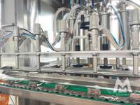 Machine de remplissage automatique de sachets à bec verseur pour sauces épicées, aliments pour bébés, pâtes et liquides