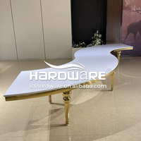 Table à manger demi-lune moderne en acier inoxydable au design serpentin pour enfants, idéale pour hôtels, mariages et événements extérieurs