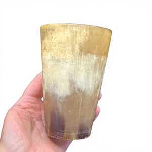 Elegante Vaso de Cerveza Hecho a Mano con Cuerno Natural de Búfalo, Ecológico, en Varios Tonos, Precio de Fábrica por Universal Overseas - Product Image 1