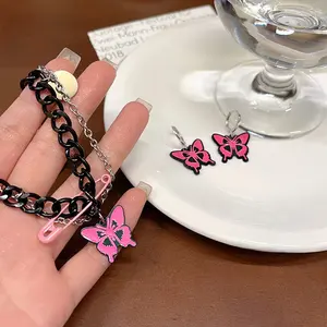 Collares con alfiler de mariposa Rosa hip-hop estilo Ins para mujeres y niñas, collar de cadena de doble capa de nuevo diseño, joyería de fiesta