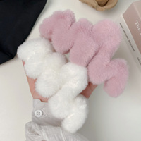Vente en gros, pince requin extra large de 13cm de style européen et américain, pince en plastique moelleuse pour femmes d'hiver et d'automne