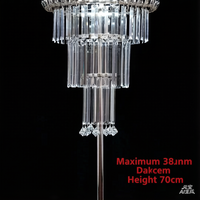 Ensemble de décoration de mariage lumineux : Couronne, ensemble floral de table, guide de chemin en acrylique et cristal, et support floral pour panneau d'accueil de scène de mariage d'hôtel