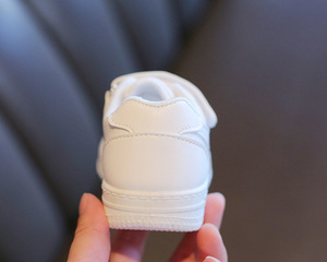 Bestseller economici nuovi <span class=keywords><strong>scarpe</strong></span> sportive per bambini ragazzi <span class=keywords><strong>scarpe</strong></span> da ginnastica di alta qualità per bambine <span class=keywords><strong>scarpe</strong></span> da <span class=keywords><strong>bambino</strong></span> piccole <span class=keywords><strong>scarpe</strong></span> <span class=keywords><strong>bianche</strong></span> - Product Image 3