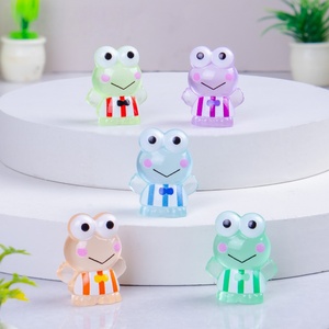 Veilleuse de haute qualité pour la vente en gros, figurine miniature de grenouille prince aux grands yeux en résine, accessoire de décoration pour voiture - Product Image 3
