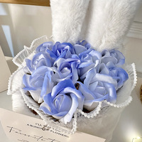 Bouquet de fleurs éternelles en peluche 2026 avec 11 roses et oreilles de lapin, arrangement floral préservé fait main pour la remise des diplômes