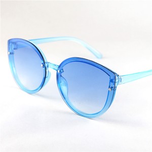 <span class=keywords><strong>Occhiali</strong></span> <span class=keywords><strong>da</strong></span> <span class=keywords><strong>Sole</strong></span> per Ragazze di Design con Montatura Rotonda in PC Blu, Rosso, Giallo, Grigio, Rosa e Lenti UV400 - Logo Personalizzato - Product Image 1