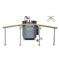 Machine automatique d'insertion de bande thermique pour profilés aluminium, avec alimentation en bande de polyamide pour machines de fenêtrerie