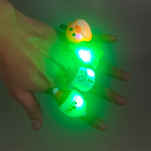Jouet lumineux LED pour doigts, anneau lumineux en TPR pour fête d'Halloween, pour enfants et jeunes - Product Image 1