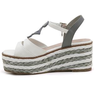 Espadrille à talons compensés pour femme, chaussure confortable et douce, avec boucle tendance, mélange de couleurs blanc et gris sur les tresses, sandales à bouts carrés - Product Image 3