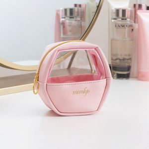 Sac de voyage personnalisé unique de marque rose imperméable, grand format, avec fermeture éclair, fait main, en PVC transparent et PU, pour cosmétiques et maquillage, avec logo et crochet - Product Image 5