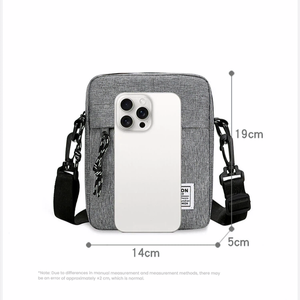 <span class=keywords><strong>Sac</strong></span> bandoulière pour <span class=keywords><strong>homme</strong></span> tendance, logo personnalisé OEM, antivol, léger, durable, nylon, petit <span class=keywords><strong>sac</strong></span> à fermeture éclair - Product Image 2