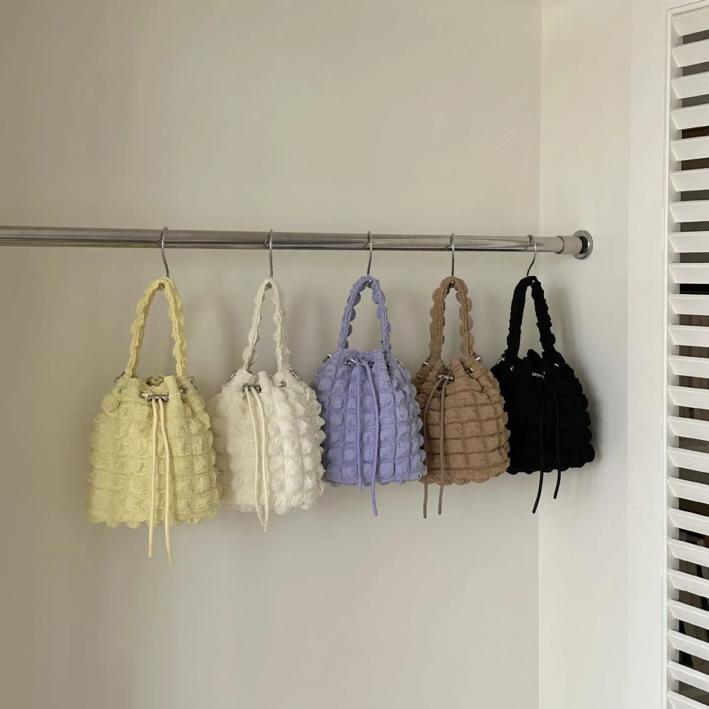 Wholesale Fashion Luxury Crumpled Bubble Grid Shopping Bag Stylish College Girl Puffer Mini Drawstring Bucket Handbag