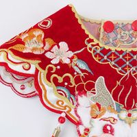 Écharpe de Nouvel An rouge festive en polyester pour animaux de compagnie, châle épaule nuage, cape de style chinois, cache-cou à pompons pour chiens et chats – Grande Vente