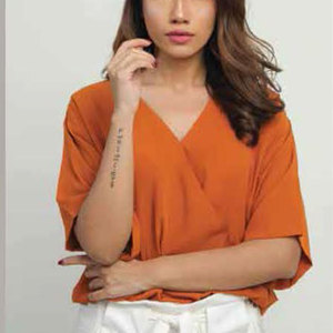 Blusa Casual de Verano para Mujer al por Mayor, Top Cruzado con Cuello en V, Manga Media, Ajuste Holgado, Color Liso, Camisa de Poliéster para Dama - Product Image 6