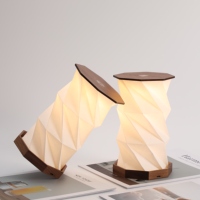 Produits phares d'usine : Lampe de table pliable en bois, style maison, avec lumière rotative, sans fil, simple et flexible