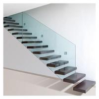 Escalier flottant cantilever d'intérieur avec support invisible, marches en bois massif et garde-corps en verre, sur mesure pour villa et usage domestique