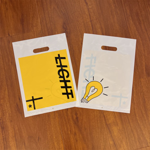 <span class=keywords><strong>Sac</strong></span> <span class=keywords><strong>en</strong></span> <span class=keywords><strong>plastique</strong></span> pour t-shirt <span class=keywords><strong>en</strong></span> PE résistant 2024 avec petite poignée transparente pour chaussures et vêtements, supermarché, vente <span class=keywords><strong>en</strong></span> <span class=keywords><strong>gros</strong></span> bon marché - Product Image 4