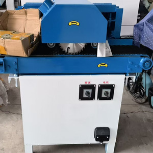 Scie à <span class=keywords><strong>table</strong></span> multi-lames de 200/300/400 mm de largeur <span class=keywords><strong>pour</strong></span> la découpe de planches de <span class=keywords><strong>bois</strong></span> et de billes – Équipement de sciage et de découpe longitudinale - Product Image 2