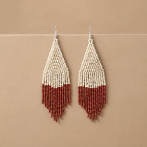 Boucles d'oreilles pendantes bohèmes en perles d'imitation ivoire et bordeaux avec pompon et perles de rocaille en verre, bijoux cadeau - Product Image 1