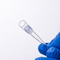 Pointes de pipette universelles jetables de laboratoire 200ul sans filtre dans une boîte de presse transparente