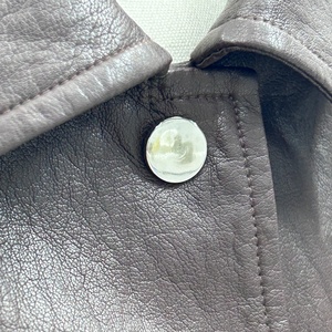 Veste en cuir marron foncé <span class=keywords><strong>sans</strong></span> manches, veste en cuir avec épaules à volants, un choix parfait pour les tenues décontractées - Product Image 4