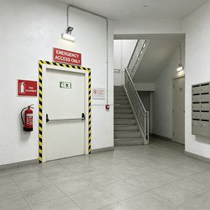 Support de conception CAO pour portes de sortie de secours en acier coupe-feu à simple battant, portes coupe-feu en acier haute résistance avec tige de poussée - Product Image 1