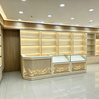 Vitrines sur mesure pour spiritueux et tabac, adaptées aux magasins vendant des spiritueux et du tabac haut de gamme, des cadeaux et des articles de luxe