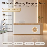 Bureau de réception carré moderne en MDF crème avec base lumineuse LED et armoire de rangement pour salon, spa ou bureau