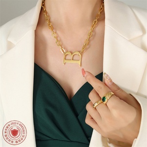 Collar de Acero Inoxidable Chapado en Oro Estilo Hip Hop para Mujer, con Colgante en Forma de B y Cadena de Eslabones, Engaste de Garra, Joyería para Regalo y Fiesta - Product Image 4