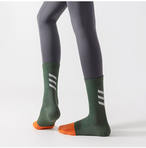 OEM bagliore al Neon in calzini scuri senza soluzione di continuità punta alta riflettente di sicurezza notturna all'aperto escursioni riflettenti <span class=keywords><strong>da</strong></span> ciclismo calze <span class=keywords><strong>da</strong></span> corsa - Product Image 2
