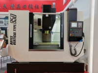 Fraiseuse CNC en métal Vmc850 haute automatique Centre de traitement vertical 3 axes de haute qualité Machine de précision à faible coût BT40