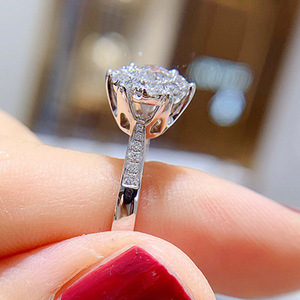 Anello di fidanzamento con zirconi a forma di fiocco di neve per donna, elegante gioiello scintillante per matrimonio - Product Image 6