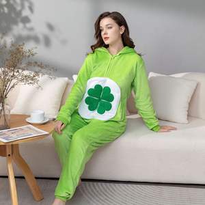 Ours porte-bonheur <span class=keywords><strong>vert</strong></span> de dessin animé personnalisé combinaison pour femmes polaire pyjamas à capuche Homewear - Product Image 4