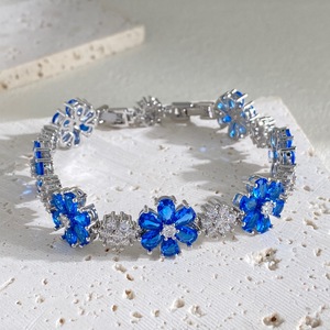 Pulsera de Flores con Circonitas de Colores y Tecnología de Incrustación con Garras, Estable y sin Caída de Piedras, No se Oxida, Pulsera de Lujo Ligero - Product Image 3
