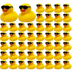 Atacado Mini 50 PCS Plain Designs 2 polegadas PVC Custom Logo Banheira em massa Squeaky Yellow Bath Duck Brinquedos Óculos de sol Rubber Duck