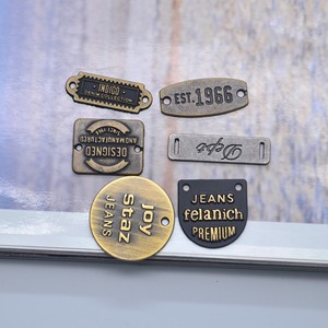 Biểu Tượng Tùy Chỉnh Mạ Vàng Kẽm Hợp Kim Nhãn Cho Thương Hiệu Thời Trang Túi Kim Loại Khắc <span class=keywords><strong>Tag</strong></span> Cho Túi Xách Quần Áo Giày Hàng May Mặc - Product Image 6