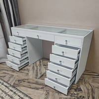 Coiffeuse moderne en bois blanc durable avec miroir de maquillage et panneau de rangement, design en verre trempé de 5 mm pour appartement et chambre à coucher