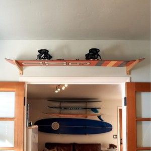 Soporte de Pared para Esquís de Madera, Acabado en Haya, Resistente, para Hogar, Garaje, Exhibición de Tablas de Surf - Product Image 2
