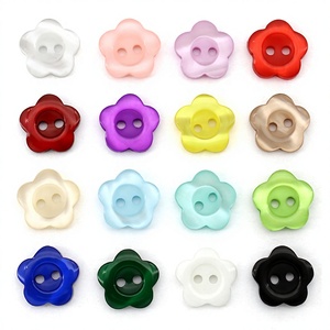 Bottoni a Forma di Fiore a 2 Fori Ecologici, Bottoni Lucidi a Forma di Fiore e Stella con Perline per Abbigliamento Bambini - Bottoni in Plastica Fantasia Fai-da-Te - Product Image 1