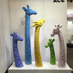 Sculpture de <span class=keywords><strong>girafe</strong></span> de dessin animé artificiel de jardin en résine de qualité supérieure réaliste pour la décoration de paysage dans les jardins et les jardins d'enfants - Product Image 3