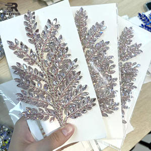 งานปักคริสตัลแบบใหม่จากญี่ปุ่น ดีไซน์ดอกไม้ระยิบระยับ สำหรับตกแต่งผมเจ้าสาวและงานแฟชั่นโชว์ - Product Image 1